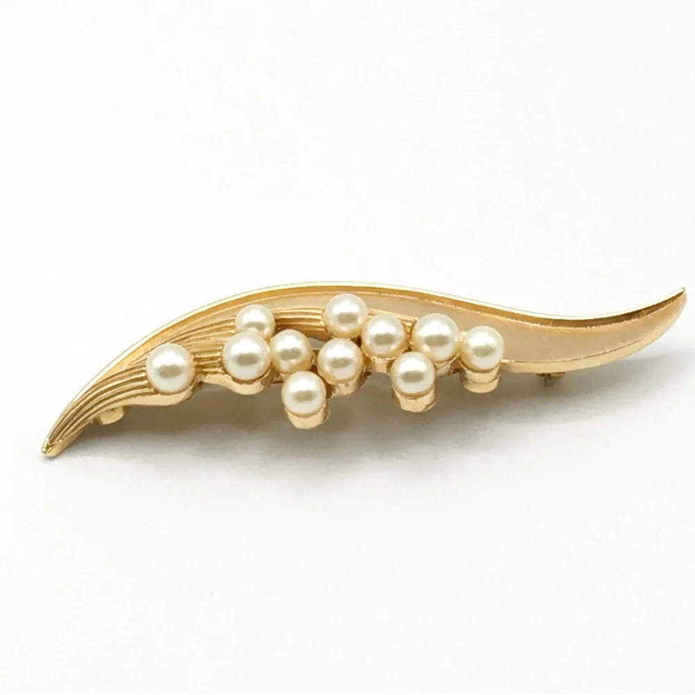 Vintage Crown Trifari Goldtone with Faux Pearls Floral Brooch Pin - Picture 4 of 11